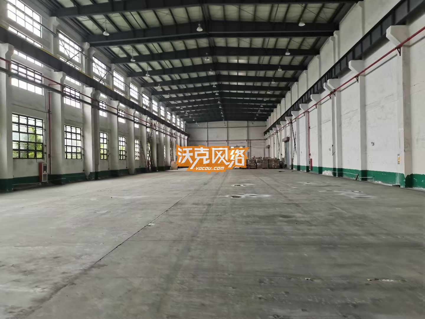 出租吴江城南单层厂房6000平方，带10吨行车两部
